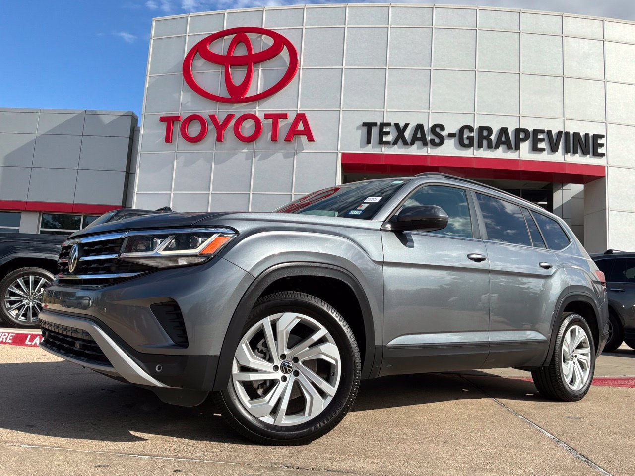 Used 2022 Volkswagen Atlas SE AWD/4WD image 2