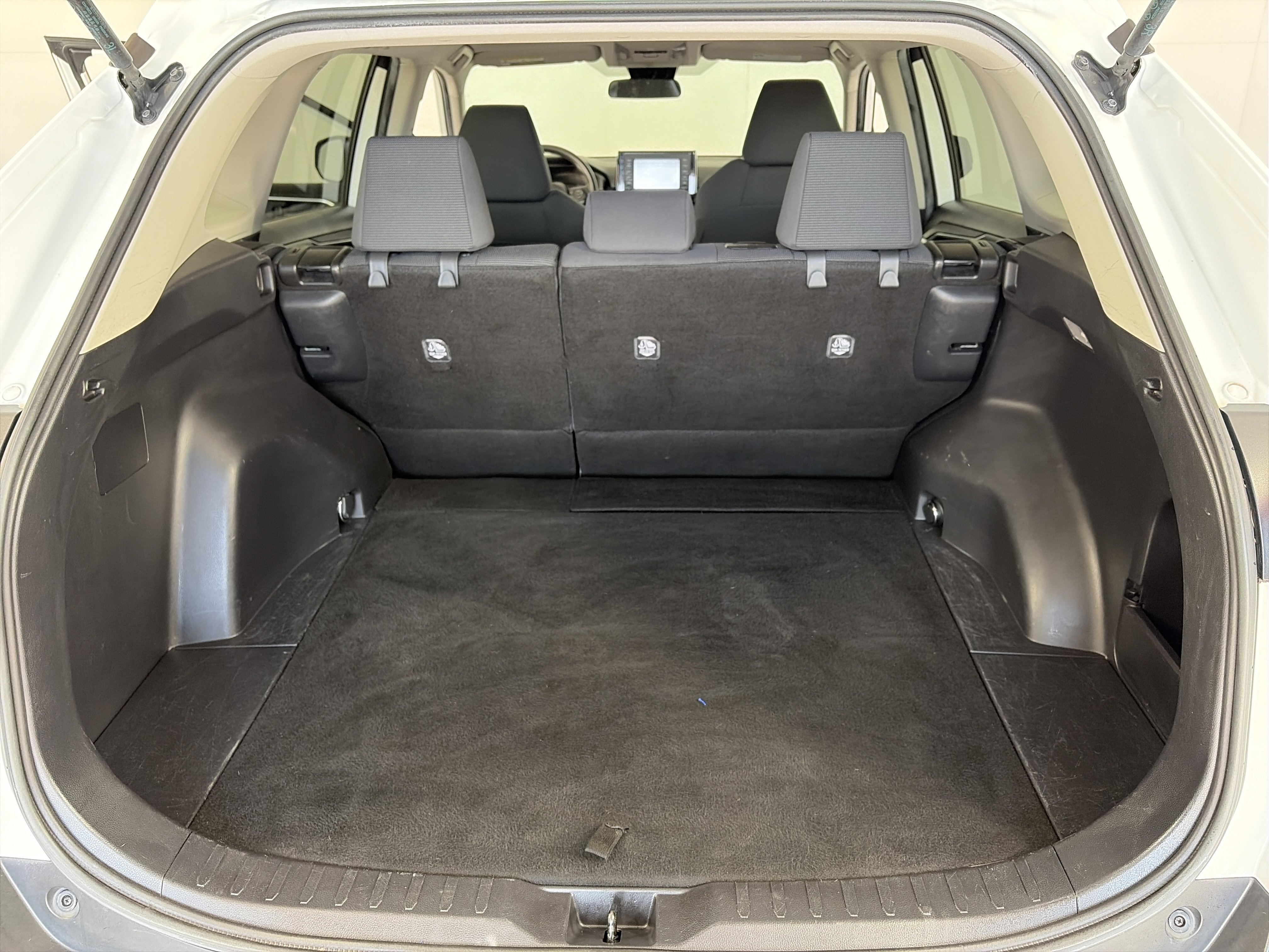 Used 2021 Toyota RAV4 LE AWD/4WD image 13