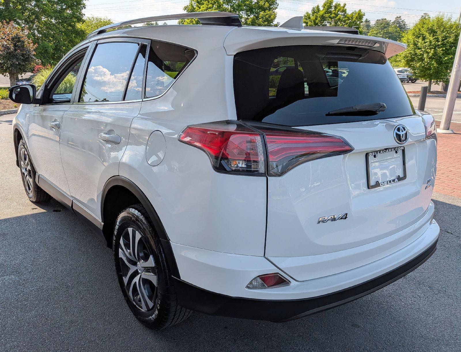 Used 2016 Toyota RAV4 LE AWD/4WD image 8