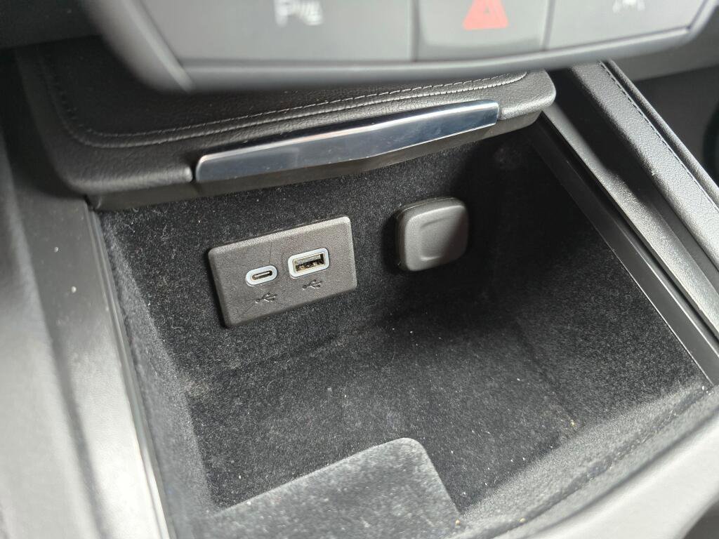 Used 2024 Cadillac XT4 Premium Luxury image 33