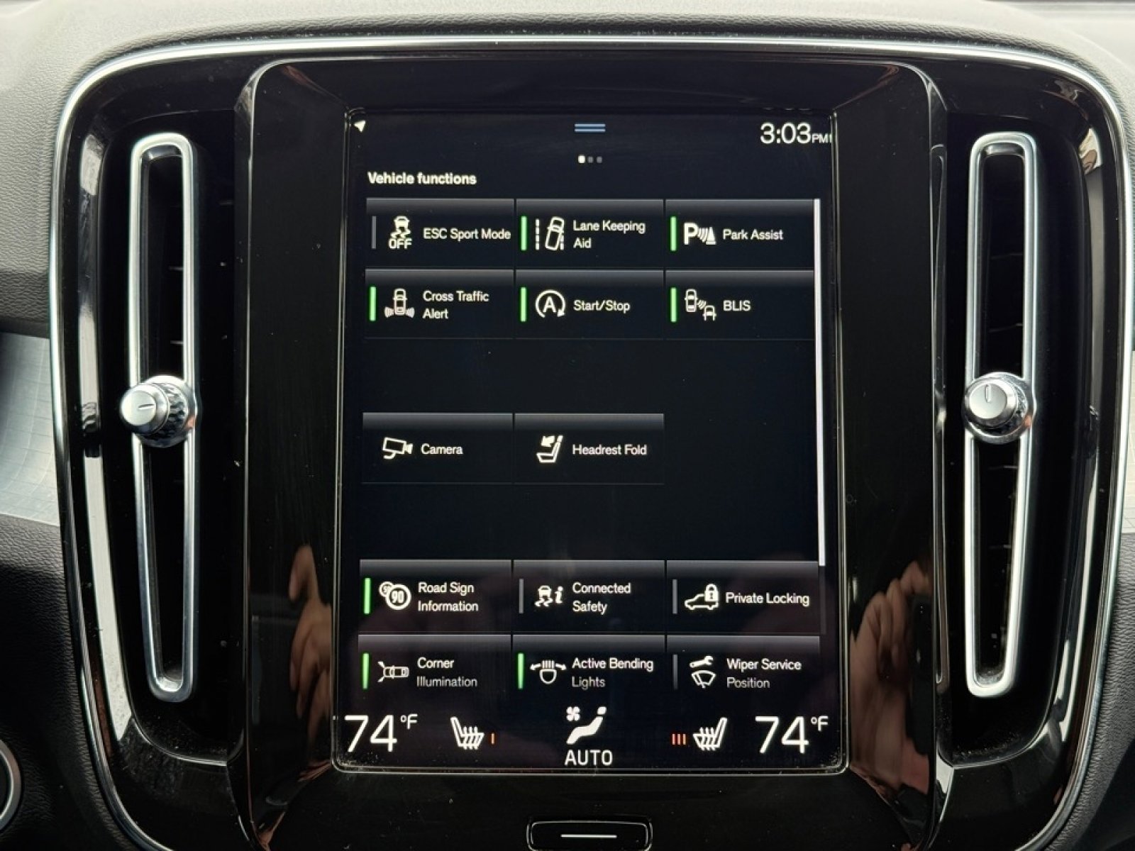 Used 2022 Volvo XC40 T5 Momentum image 34