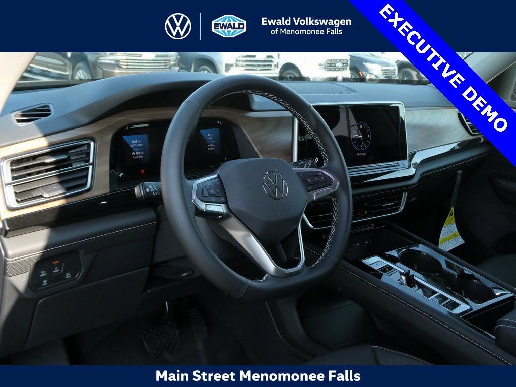 Certified 2025 Volkswagen Atlas SE image 32
