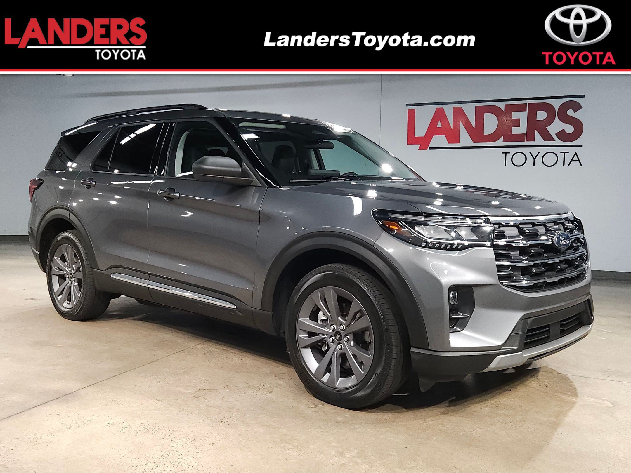 Used 2025 Ford Explorer Active w/ Active Comfort Package AWD/4WD image 1