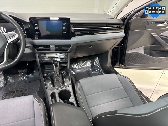 Used 2025 Volkswagen Jetta SE image 21