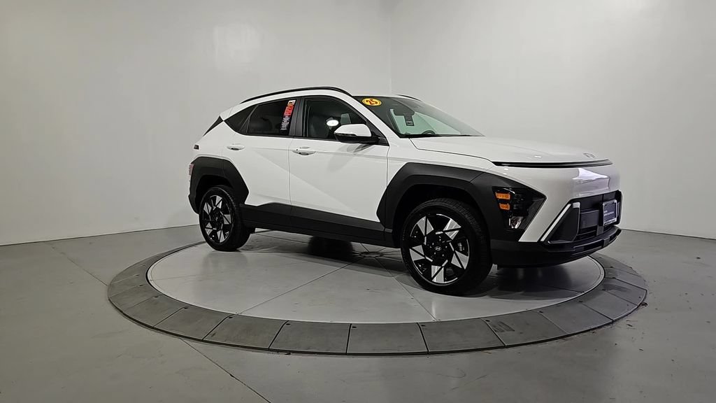 Certified 2025 Hyundai Kona SEL AWD/4WD image 9
