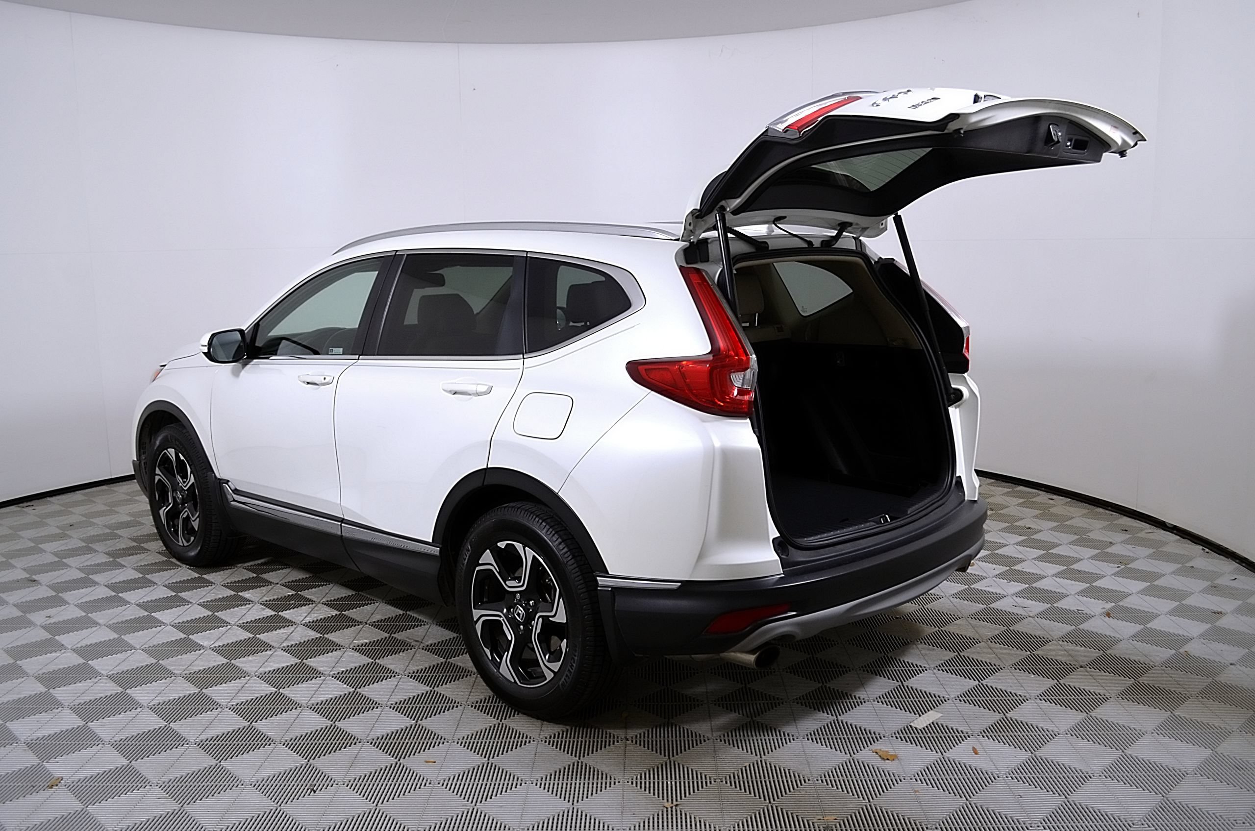 Used 2018 Honda CR-V Touring image 10