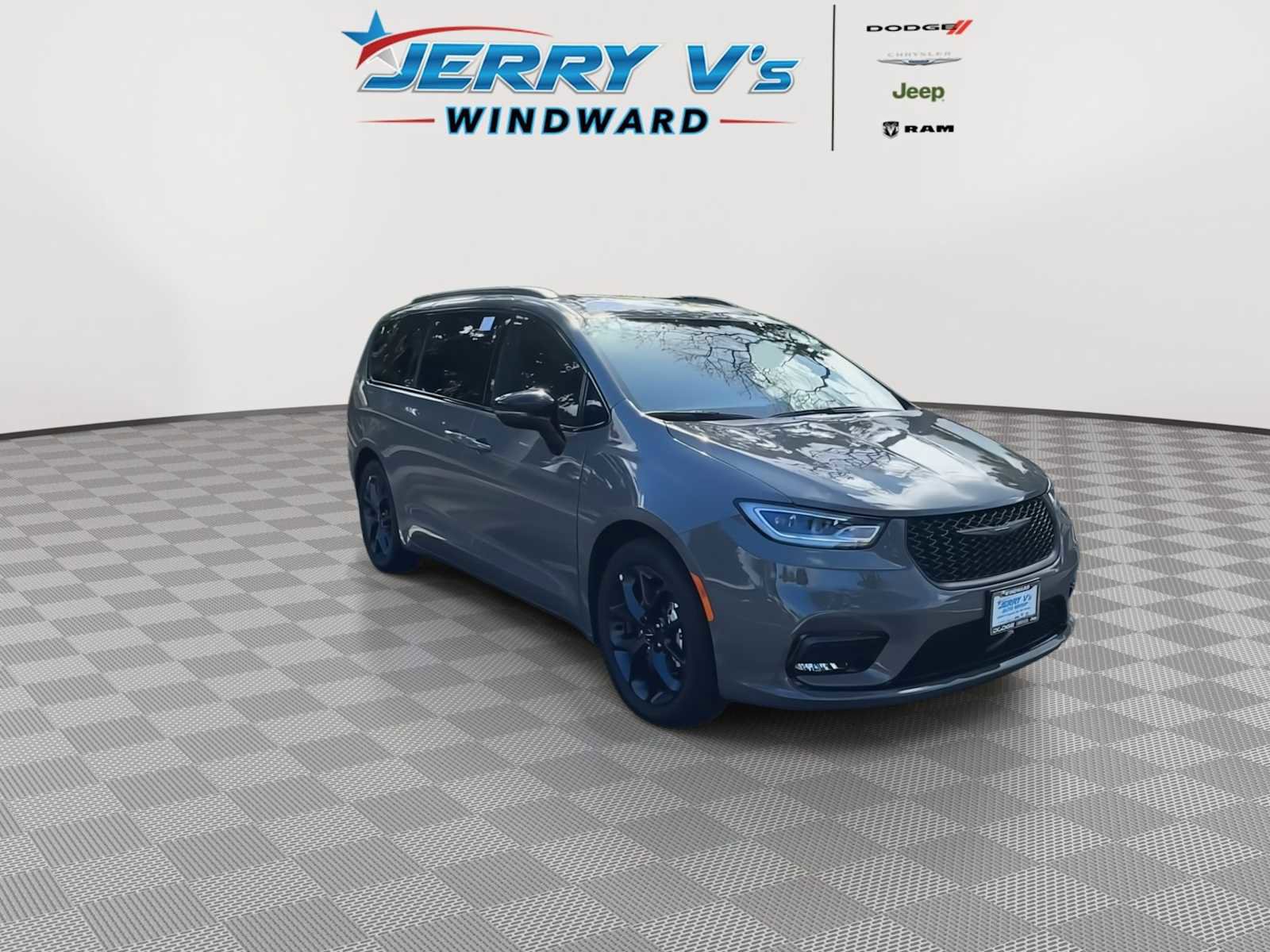 New 2025 Chrysler Pacifica Limited w/ Uconnect Theater Family Group image 2