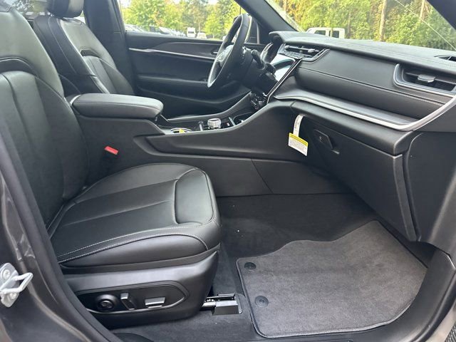 New 2025 Jeep Grand Cherokee Limited w/ Luxury Tech Group II image 13