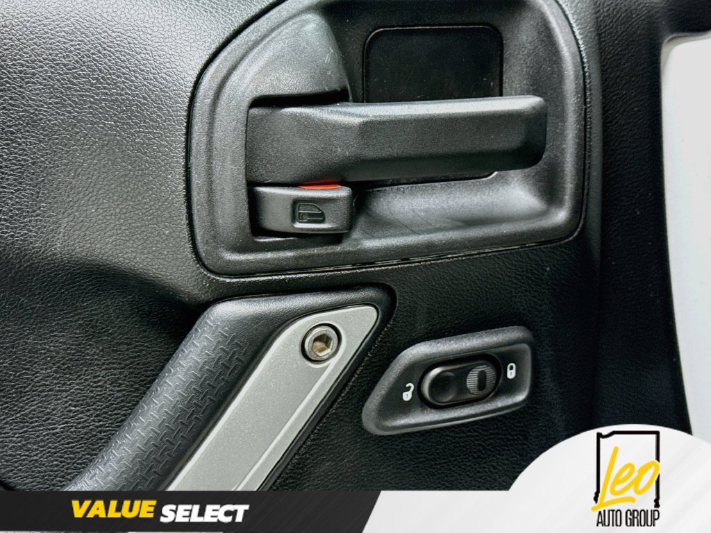 Used 2015 Jeep Wrangler Unlimited Rubicon AWD/4WD image 18