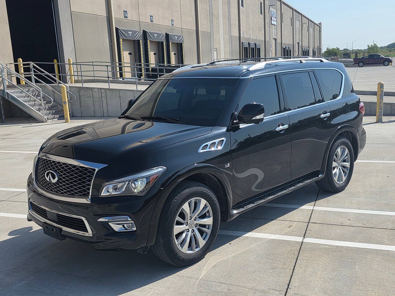 Used 2016 INFINITI QX80 4WD w/ All Season Package image 2