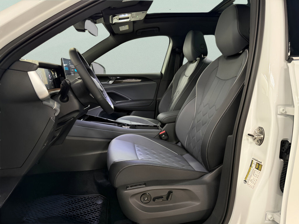 New 2026 Volkswagen Tiguan SEL R-Line image 17