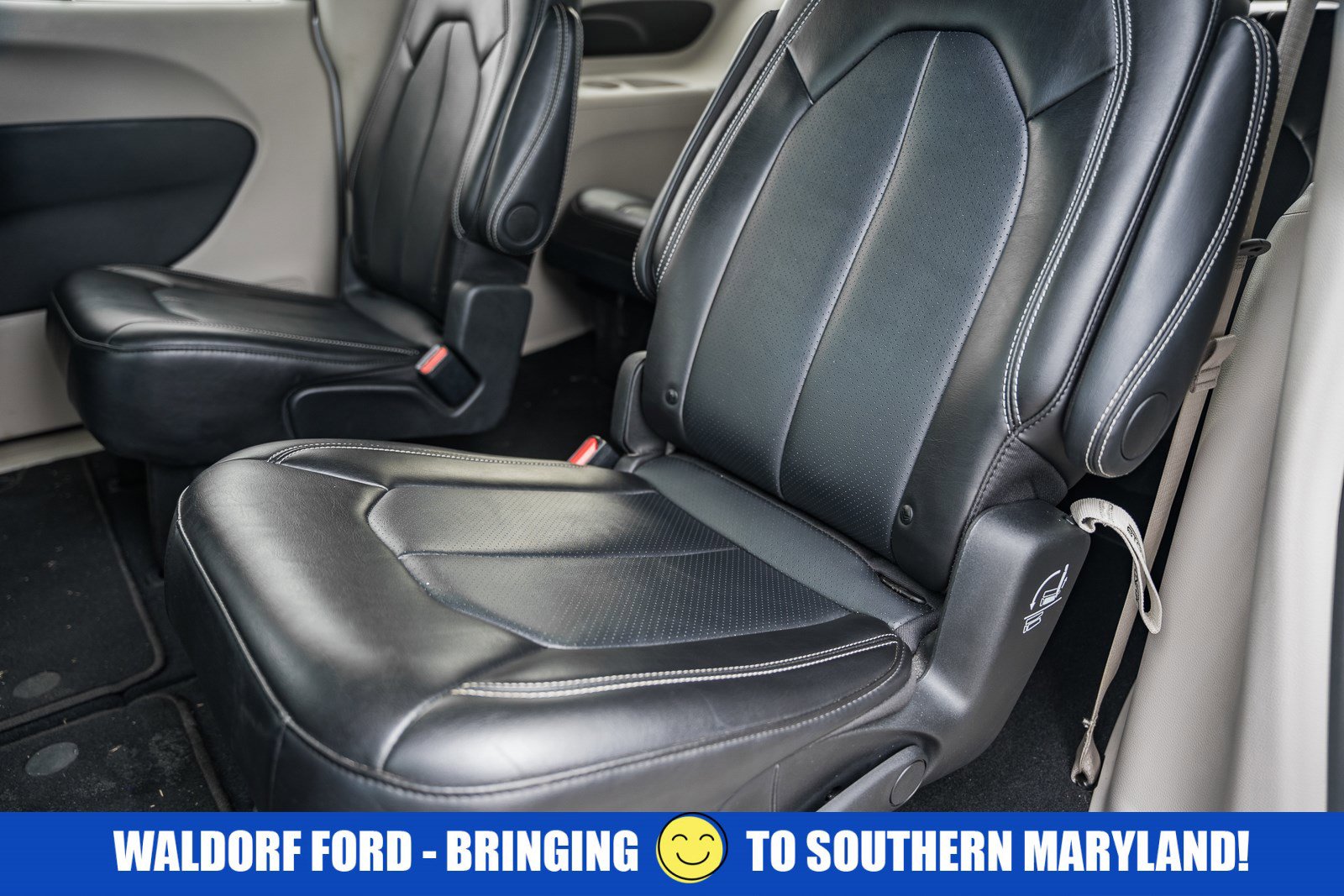 Used 2024 Chrysler Pacifica Touring-L image 33