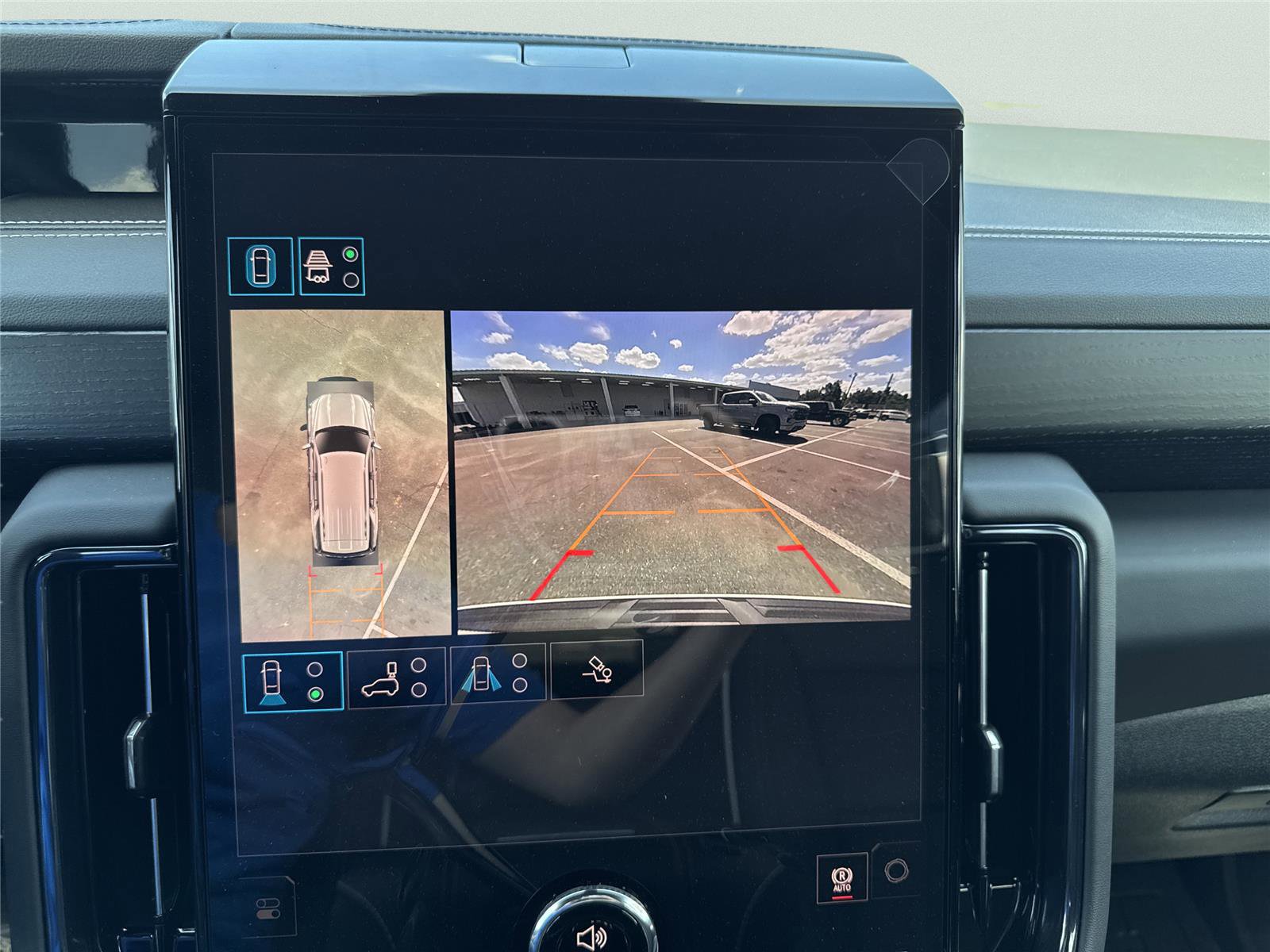 New 2026 GMC Yukon AT4 Ultimate w/ LPO, Floor Liner Package AWD/4WD image 26