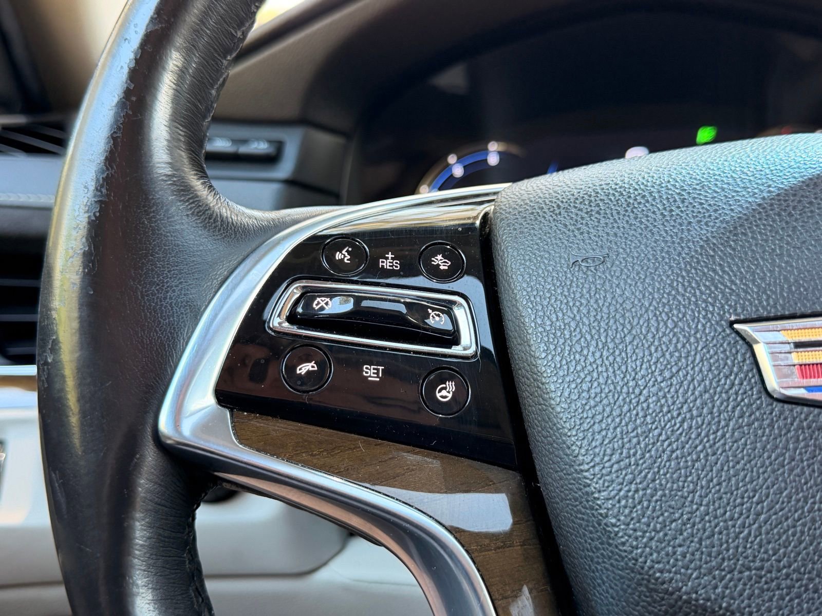 Used 2019 Cadillac Escalade Premium Luxury image 24