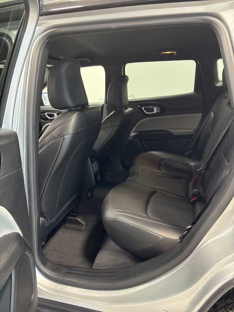 Used 2025 Jeep Compass Limited image 11