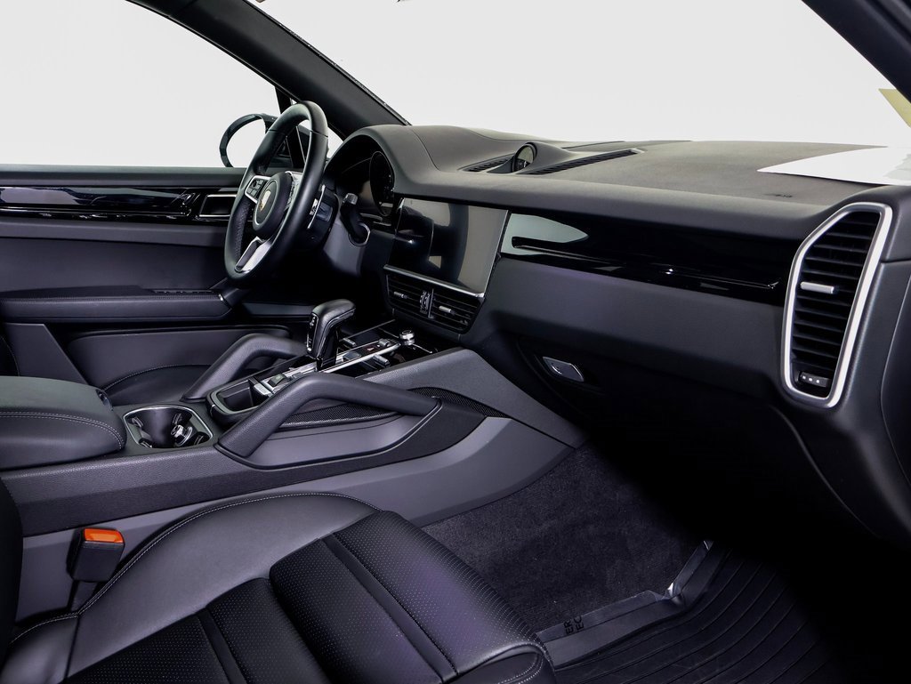 Used 2022 Porsche Cayenne image 8