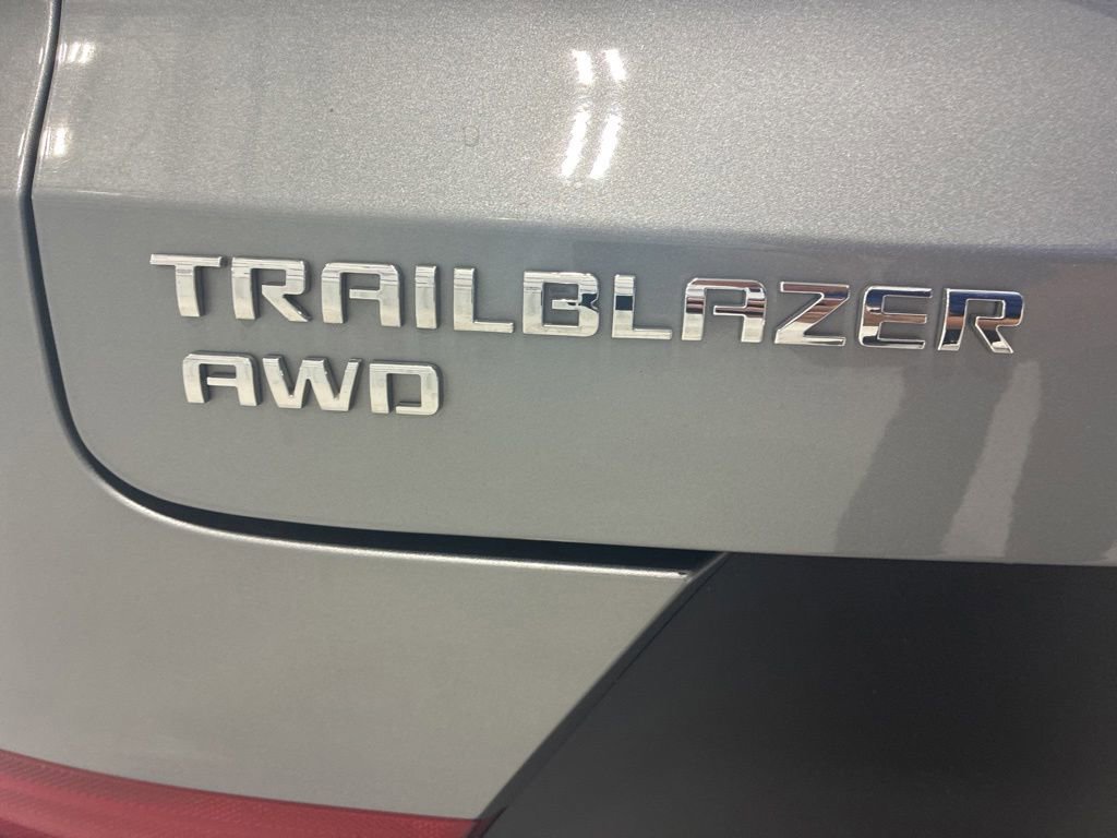 Used 2025 Chevrolet TrailBlazer LT AWD/4WD image 6