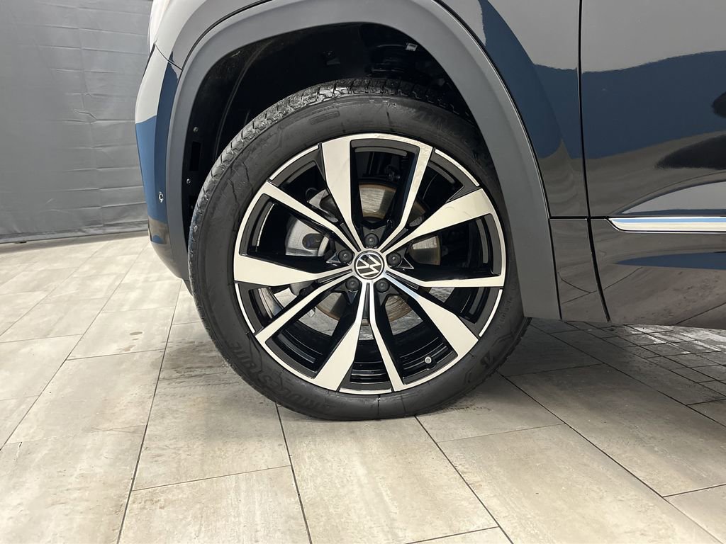 Used 2025 Volkswagen Atlas Cross Sport SEL Premium R-Line image 36