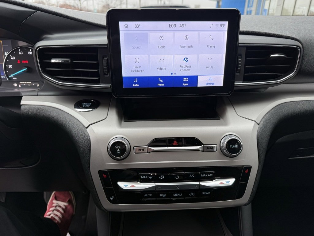 Used 2024 Ford Explorer XLT w/ Equipment Group 202A image 6