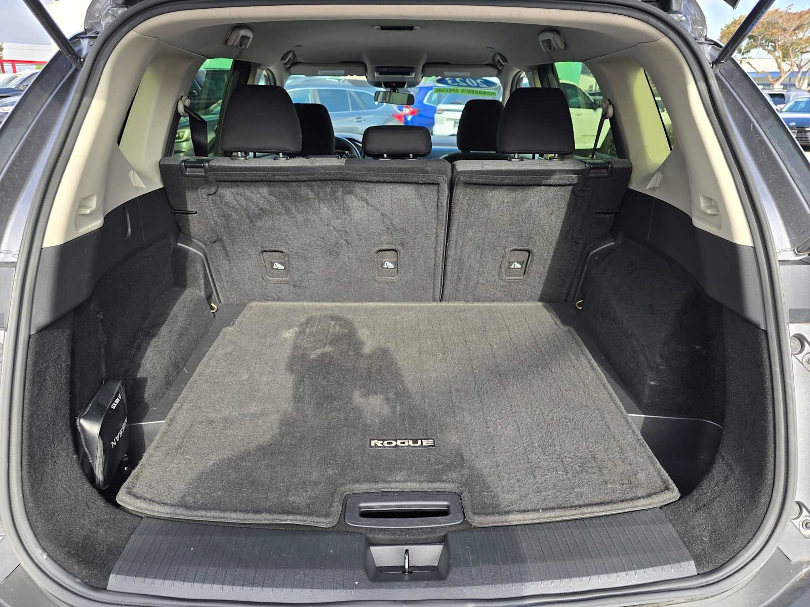 Used 2023 Nissan Rogue SV FWD image 14