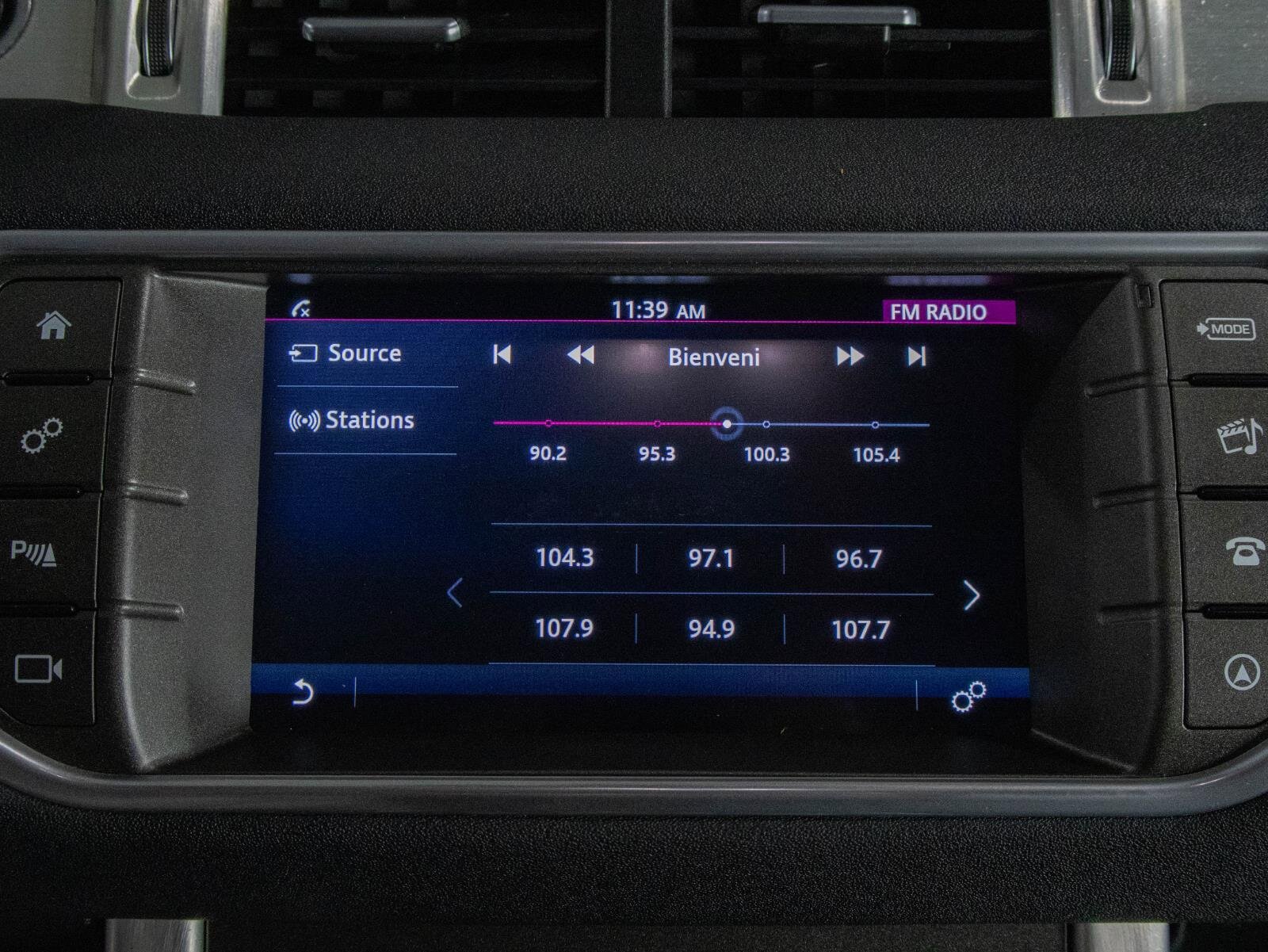 Used 2017 Land Rover Range Rover Evoque SE Premium image 8