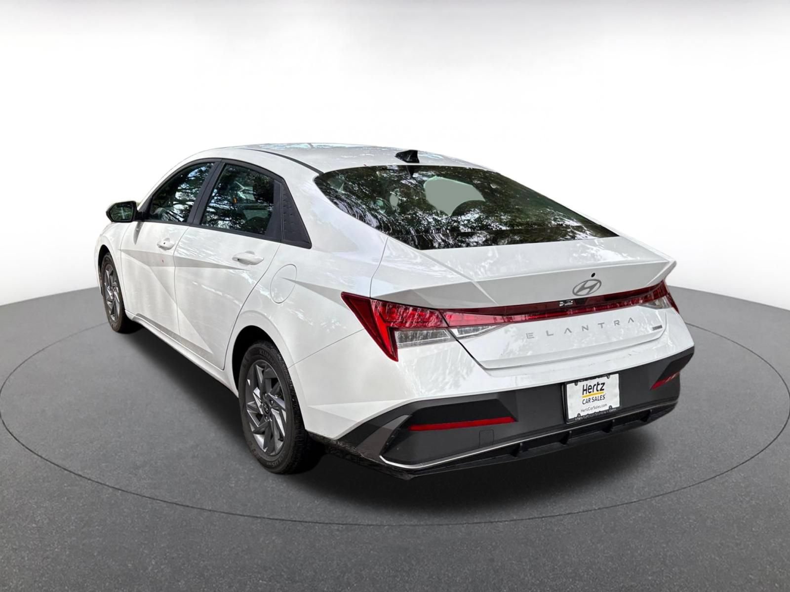 Used 2026 Hyundai Elantra Hybrid FWD image 9