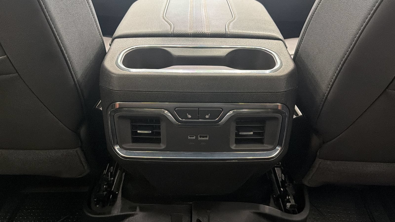 Used 2026 Chevrolet Silverado 1500 High Country w/ Midnight Edition AWD/4WD image 39