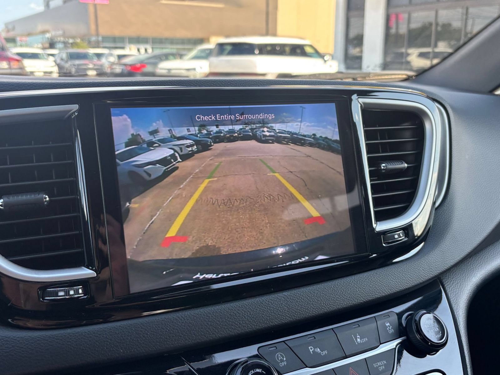 Used 2025 Chrysler Pacifica Select FWD image 25