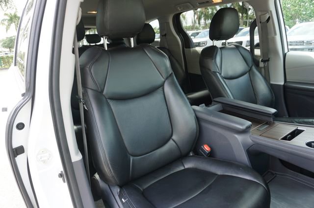 Used 2022 Toyota Sienna LE FWD image 2