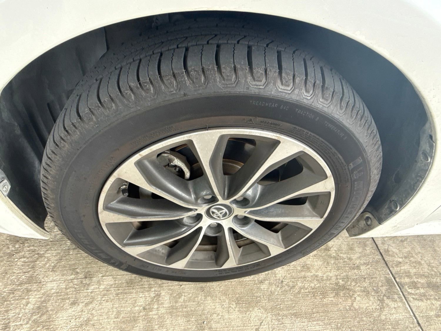 Used 2017 Toyota Avalon XLE w/ Carpet Mat Package FWD image 2