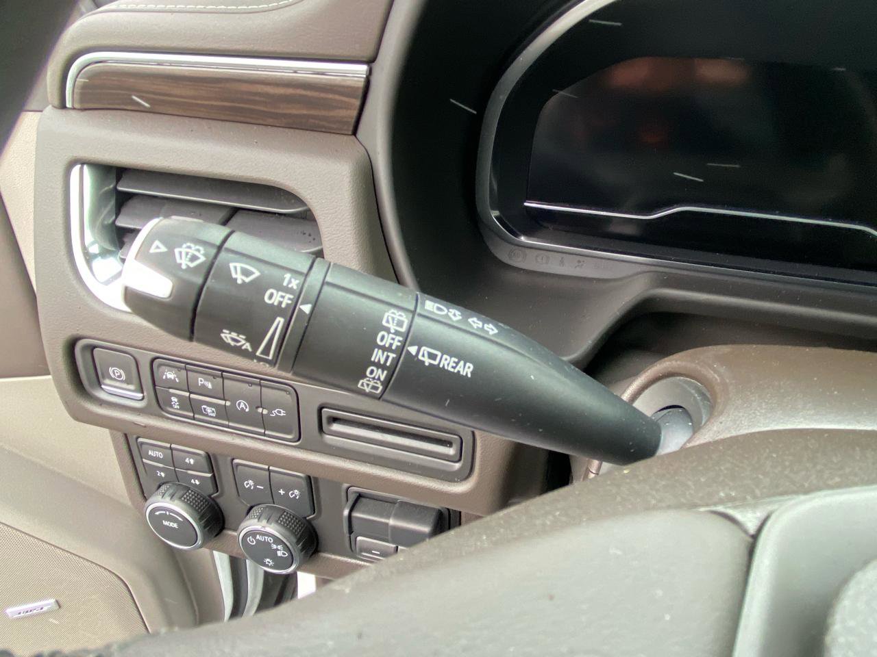 Used 2022 Chevrolet Suburban LT w/ Luxury Package image 22