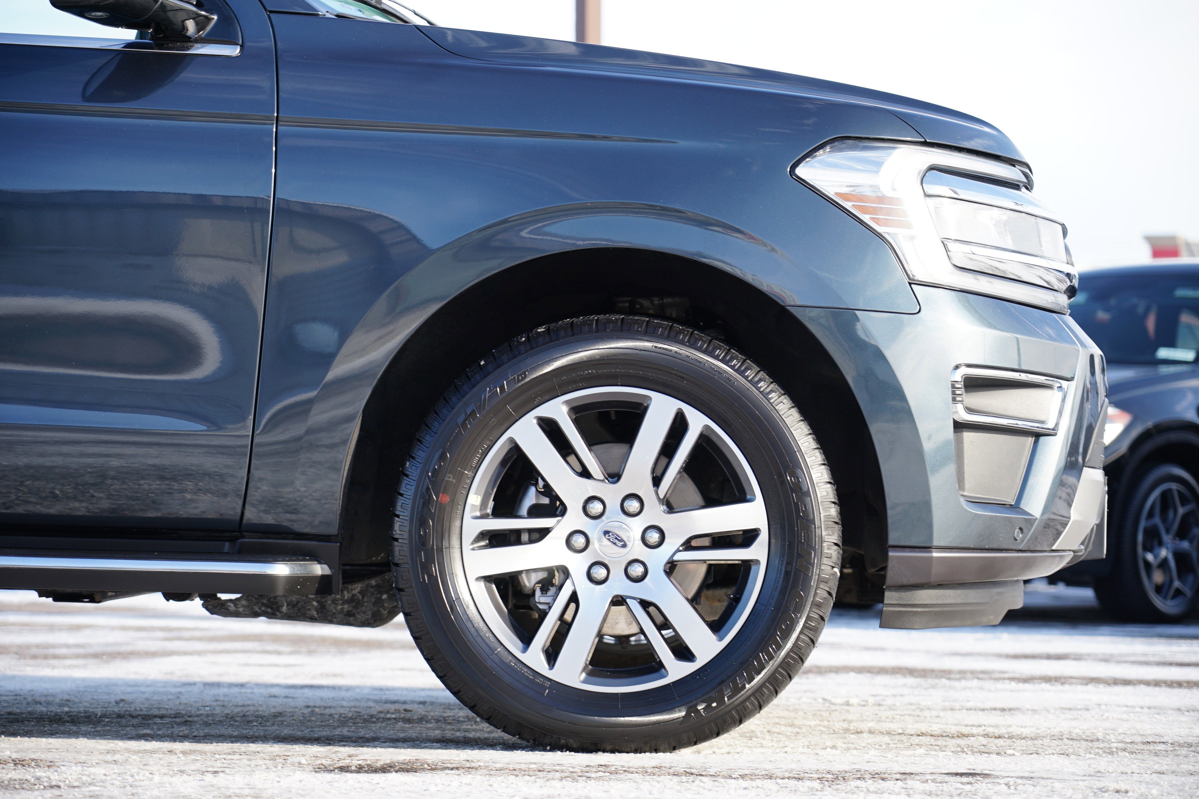 Used 2022 Ford Expedition Limited image 13