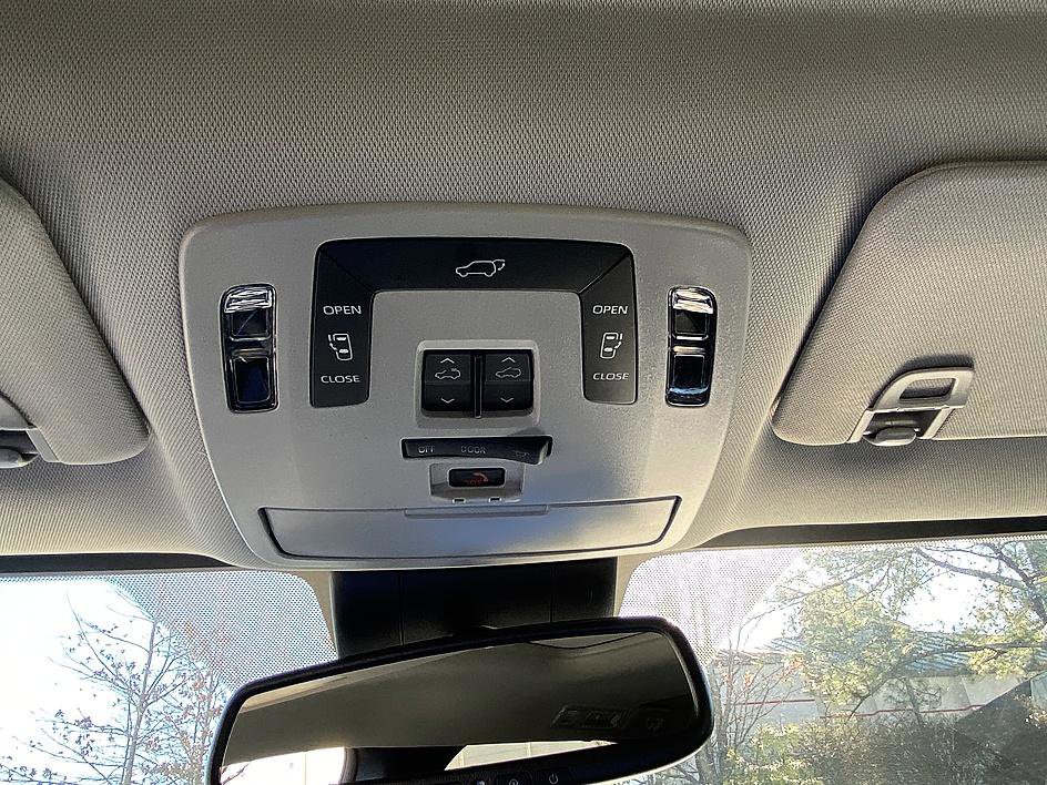 Certified 2025 Toyota Sienna XLE image 26