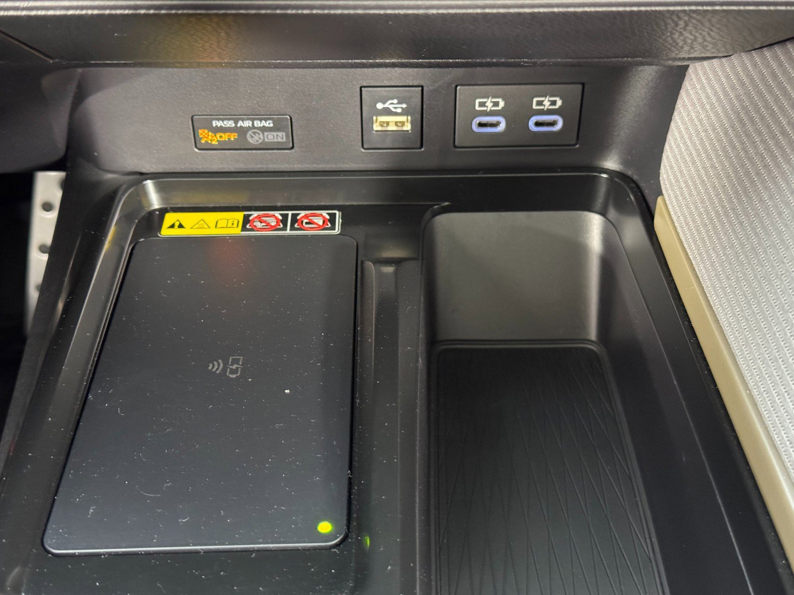 Used 2025 Toyota Camry SE w/ Convenience Package image 29