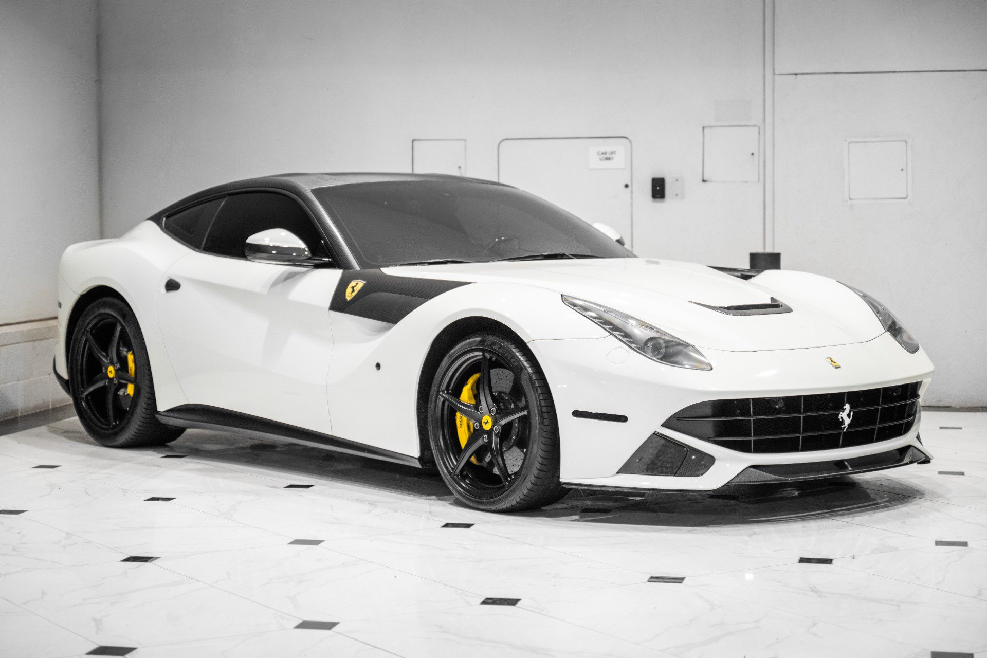 Used 2017 Ferrari F12 Berlinetta RWD image 3
