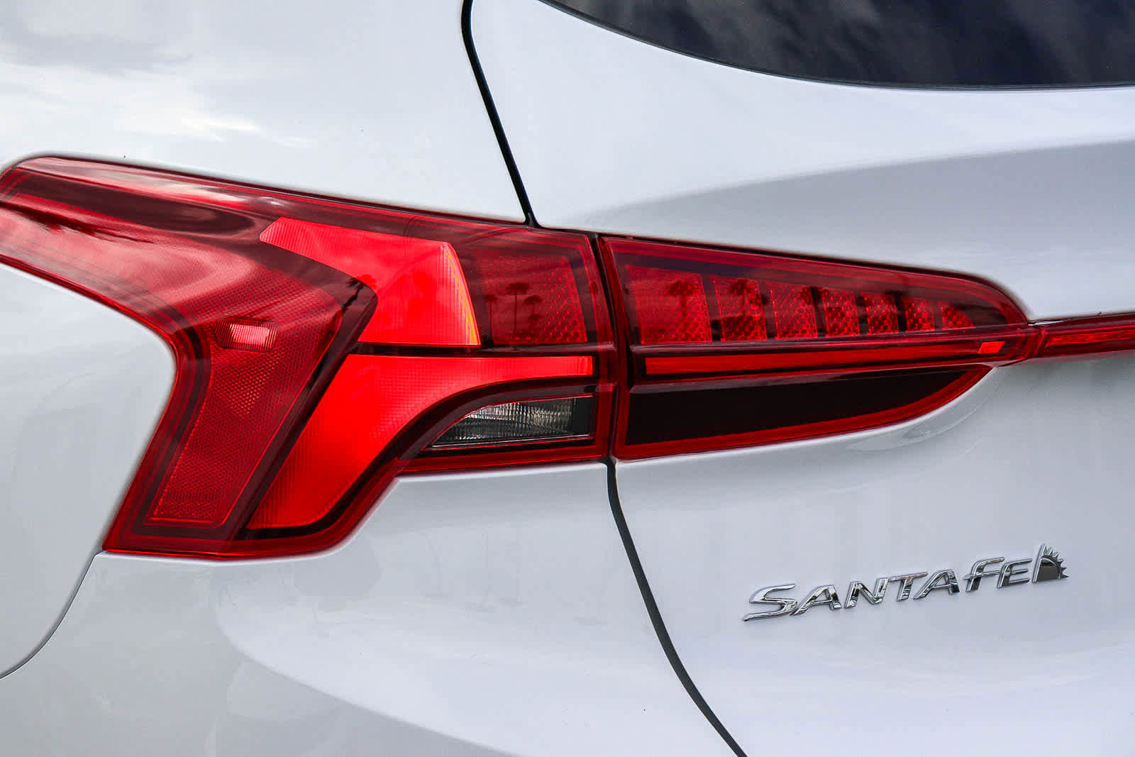Used 2023 Hyundai Santa Fe SEL w/ Premium Package FWD image 9