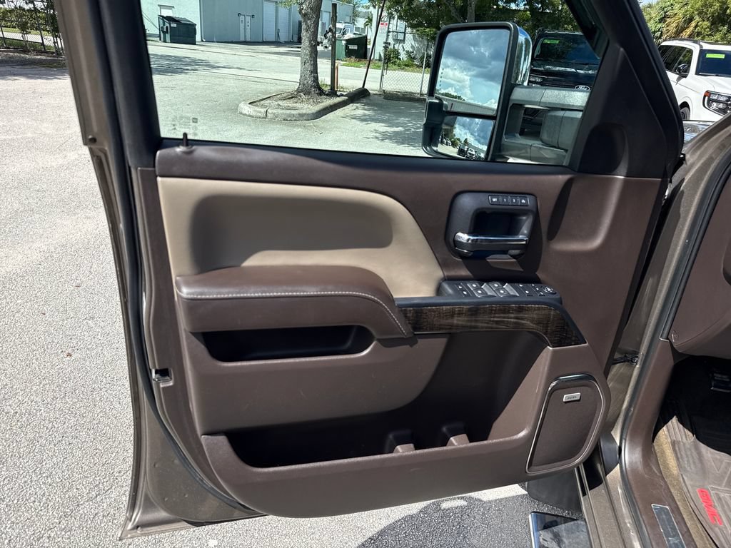 Used 2015 GMC Sierra 2500 Denali w/ Duramax Plus Package AWD/4WD image 15