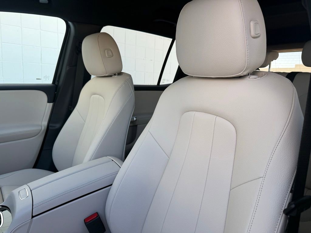 New 2026 Mercedes-Benz GLB 250 4MATIC image 5