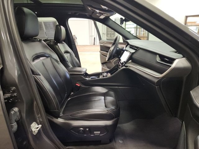 Used 2026 Jeep Grand Cherokee Limited AWD/4WD image 33