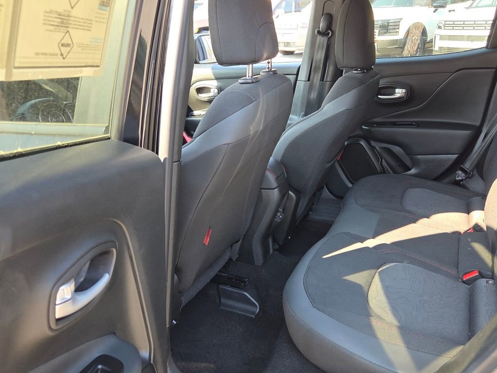 Used 2023 Jeep Renegade Trailhawk image 7