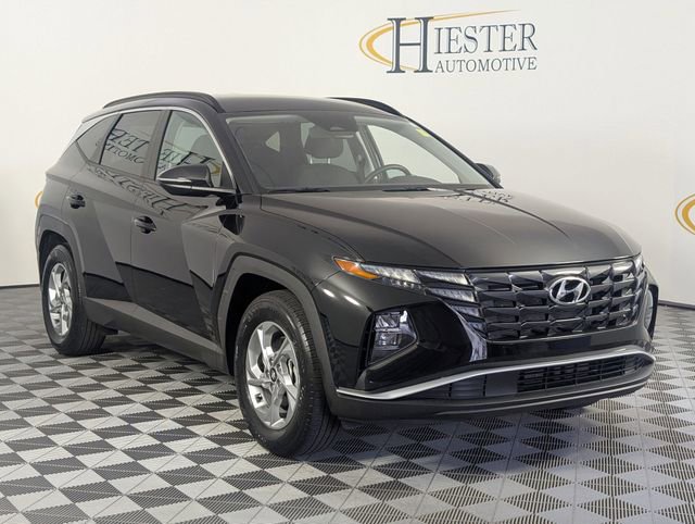 Used 2023 Hyundai Tucson SEL FWD image 2