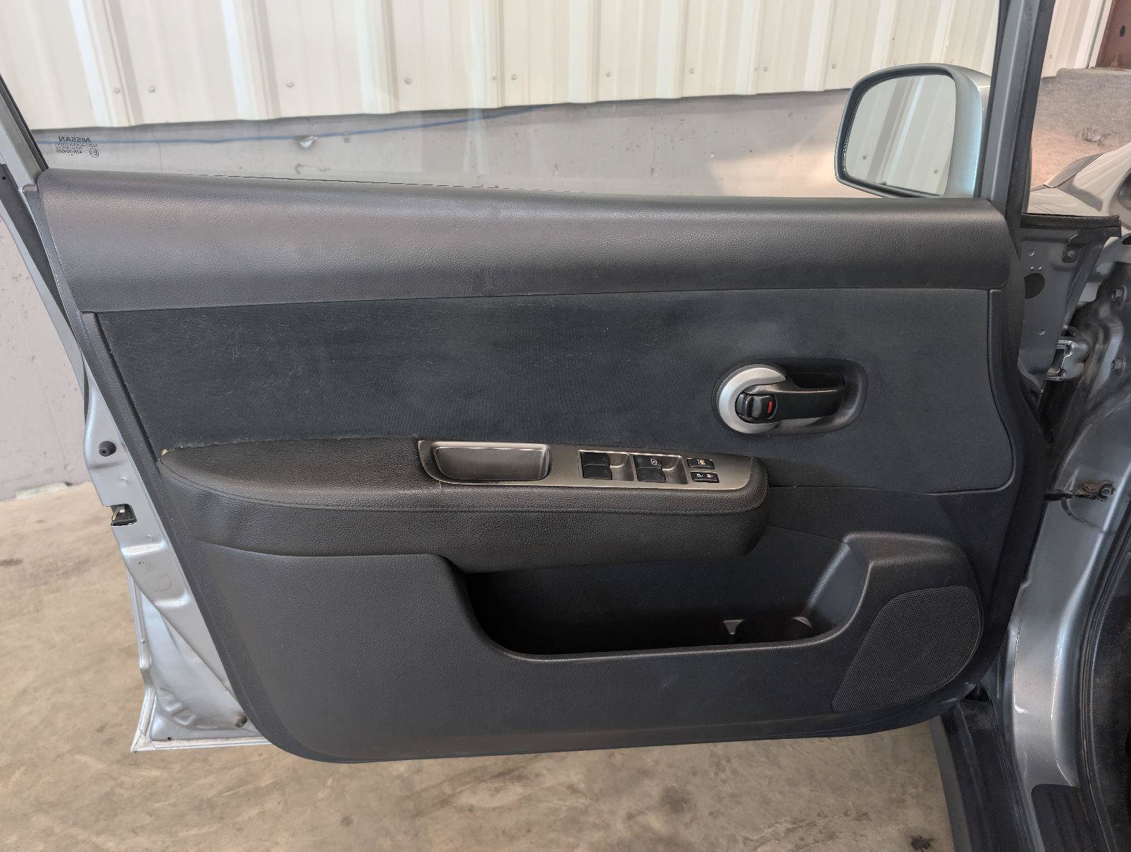Used 2011 Nissan Versa 1.8 S w/ Plus Pkg FWD image 19