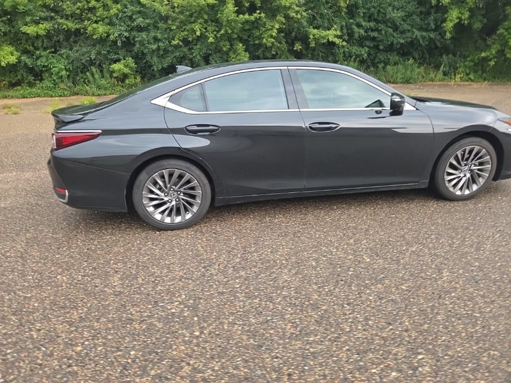 Used 2024 Lexus ES 300h Ultra Luxury w/ Accessory Package (Z1) FWD image 22