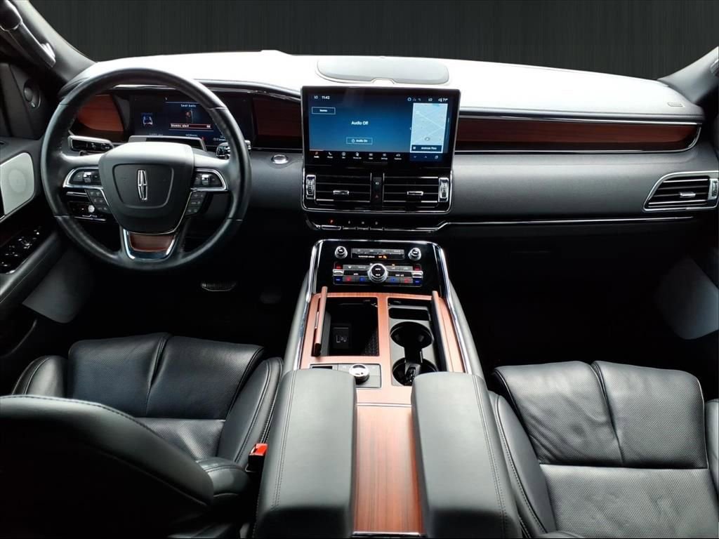 Used 2024 Lincoln Navigator Reserve image 17