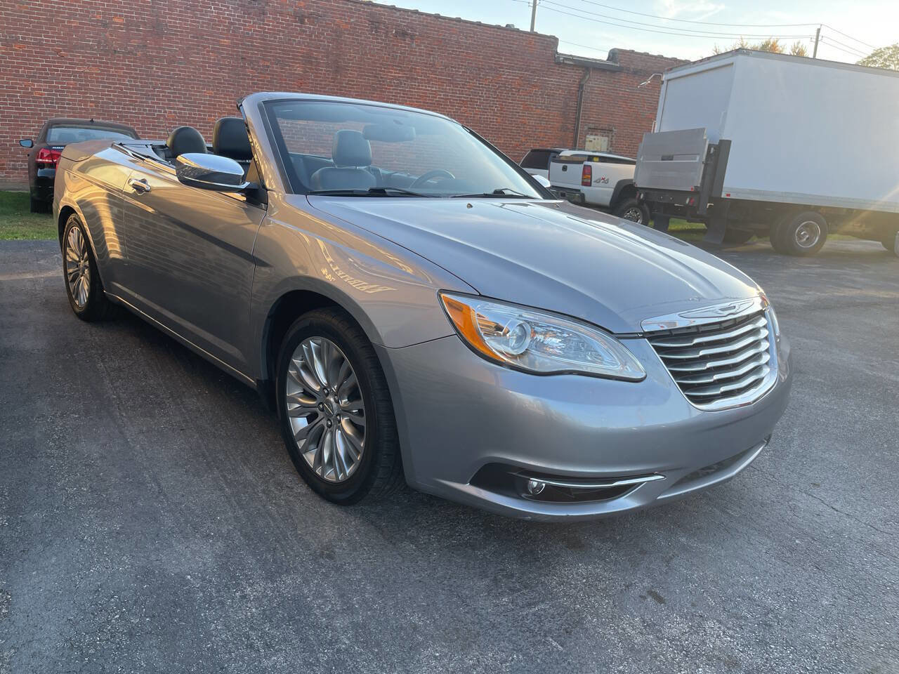 Used 2013 Chrysler 200 Limited image 5