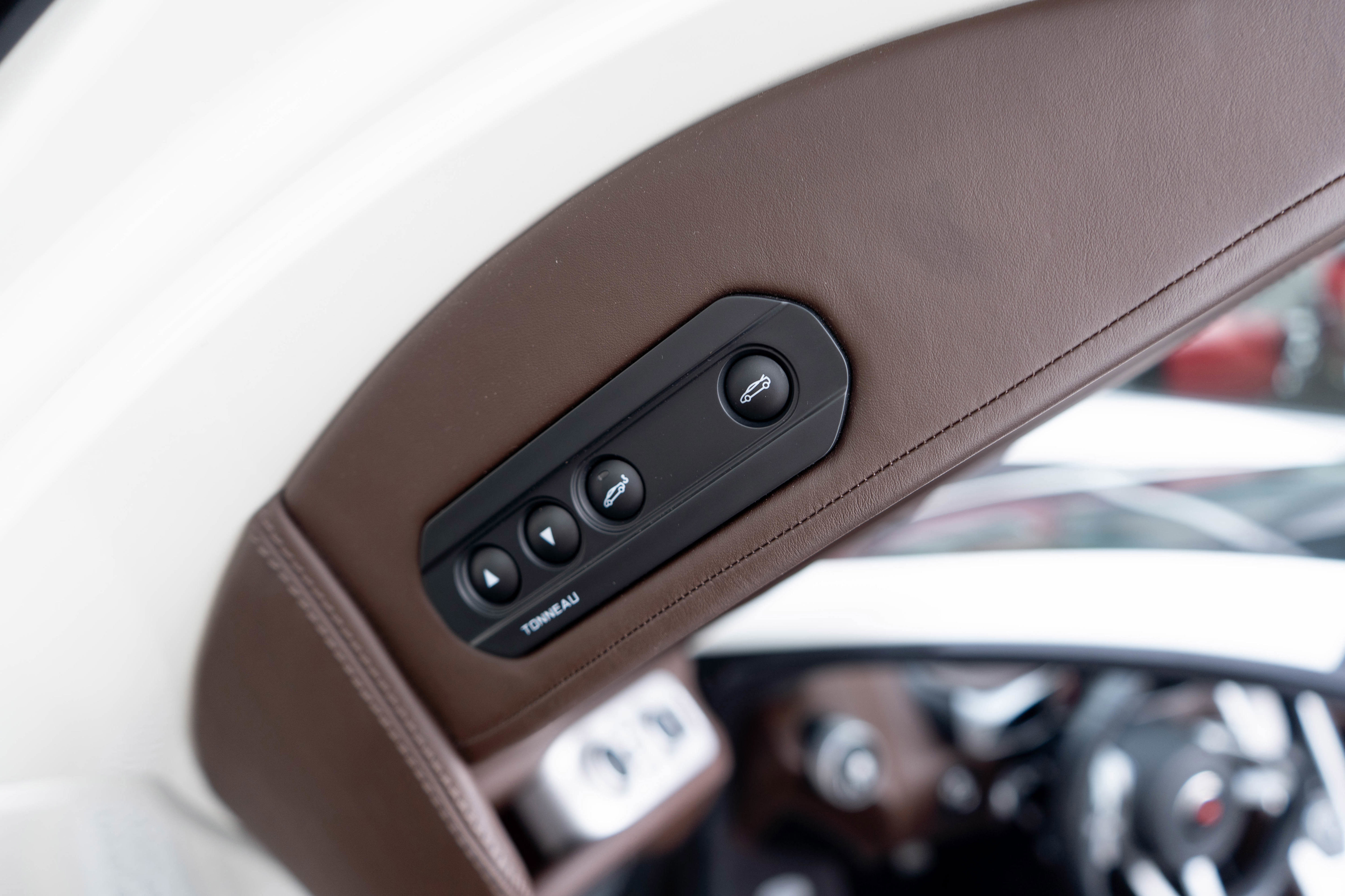 Used 2015 McLaren 650S Spider image 13