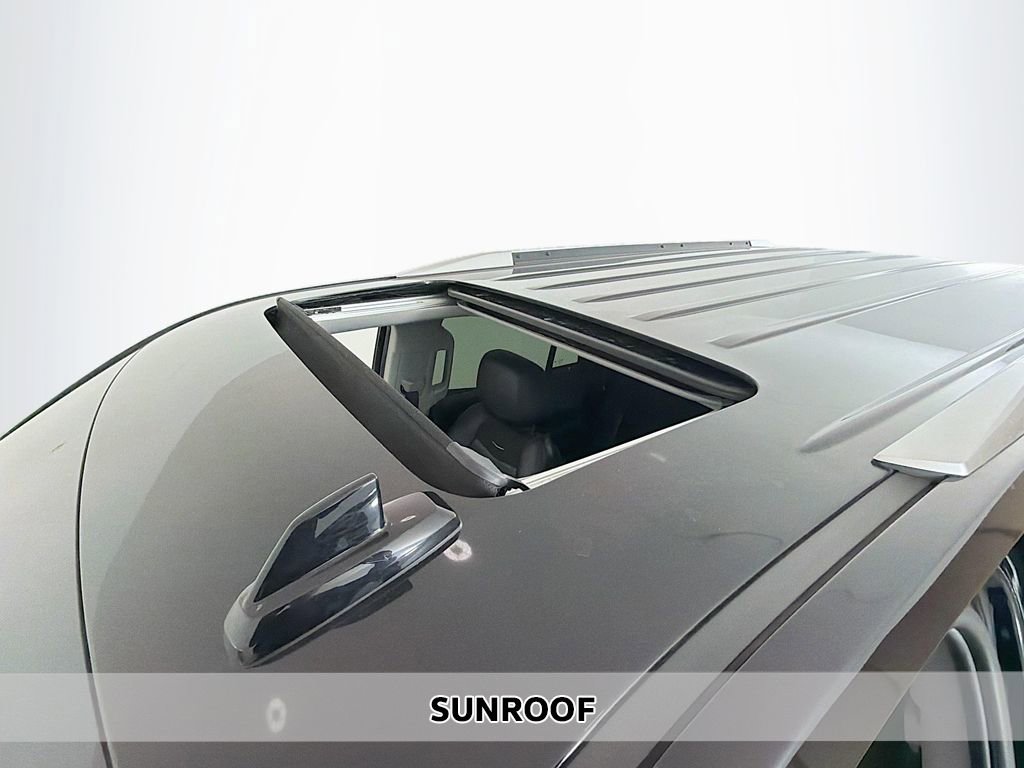 Used 2018 Cadillac Escalade Premium Luxury image 4