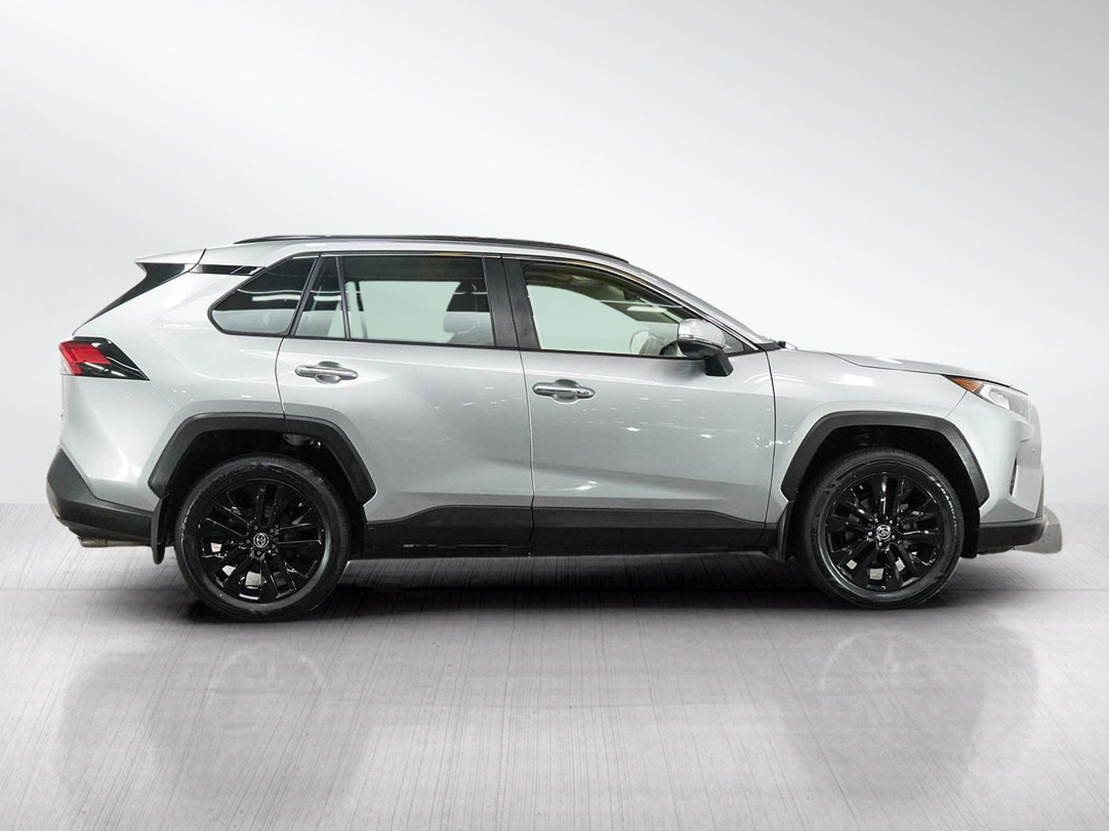 Used 2019 Toyota RAV4 Limited w/ Cold Weather Package AWD/4WD image 6