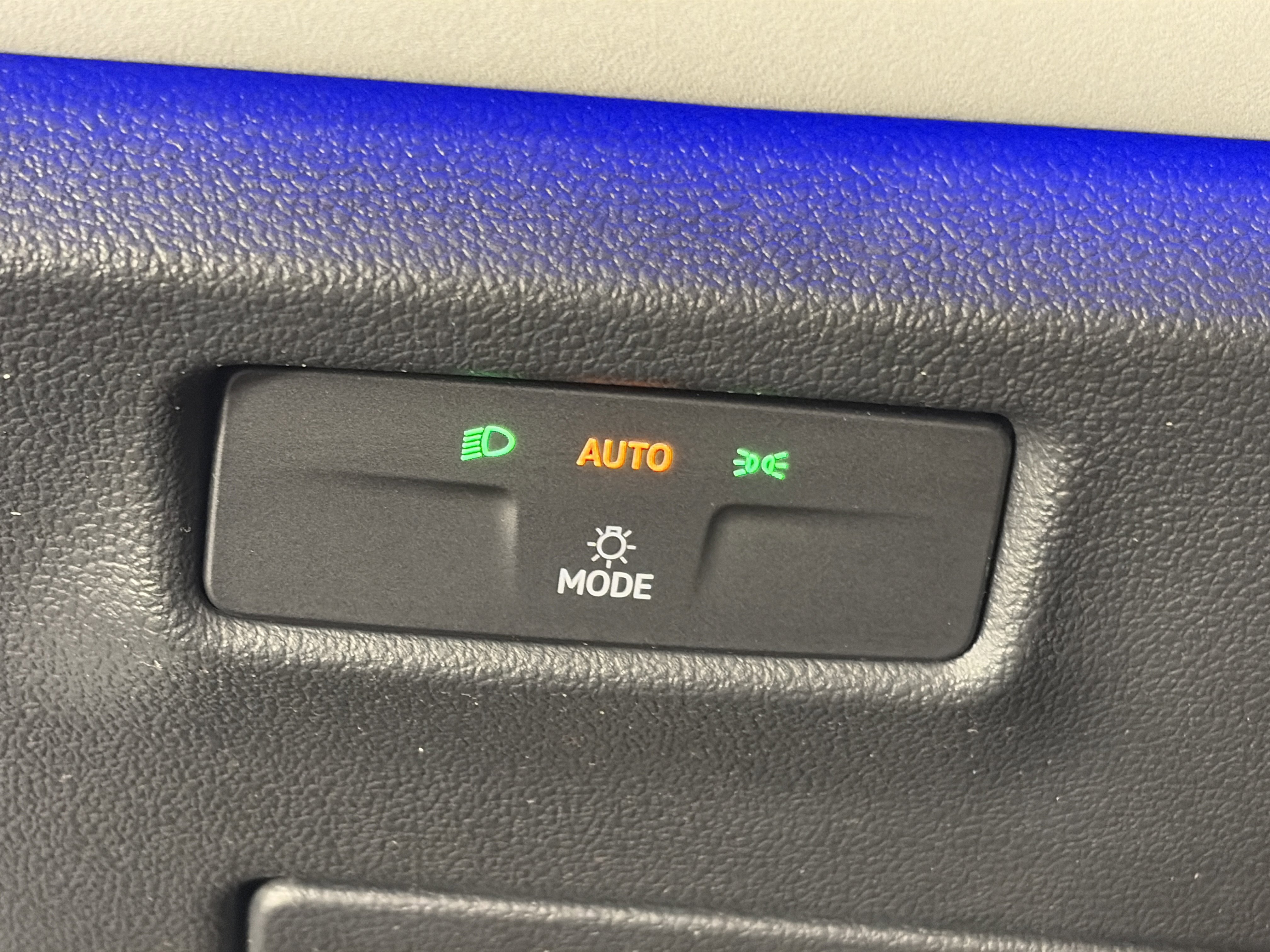 Used 2025 Volkswagen Tiguan SE image 29