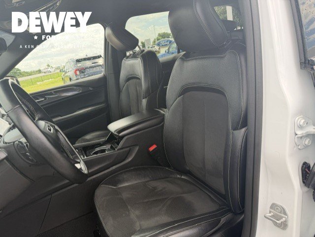 Used 2022 Jeep Grand Cherokee Altitude AWD/4WD image 12